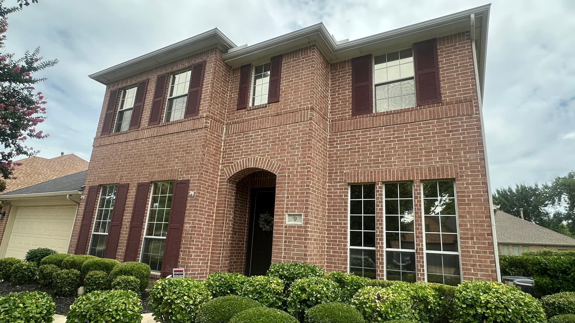 Crystal Clear Windows for a Stunning Home image