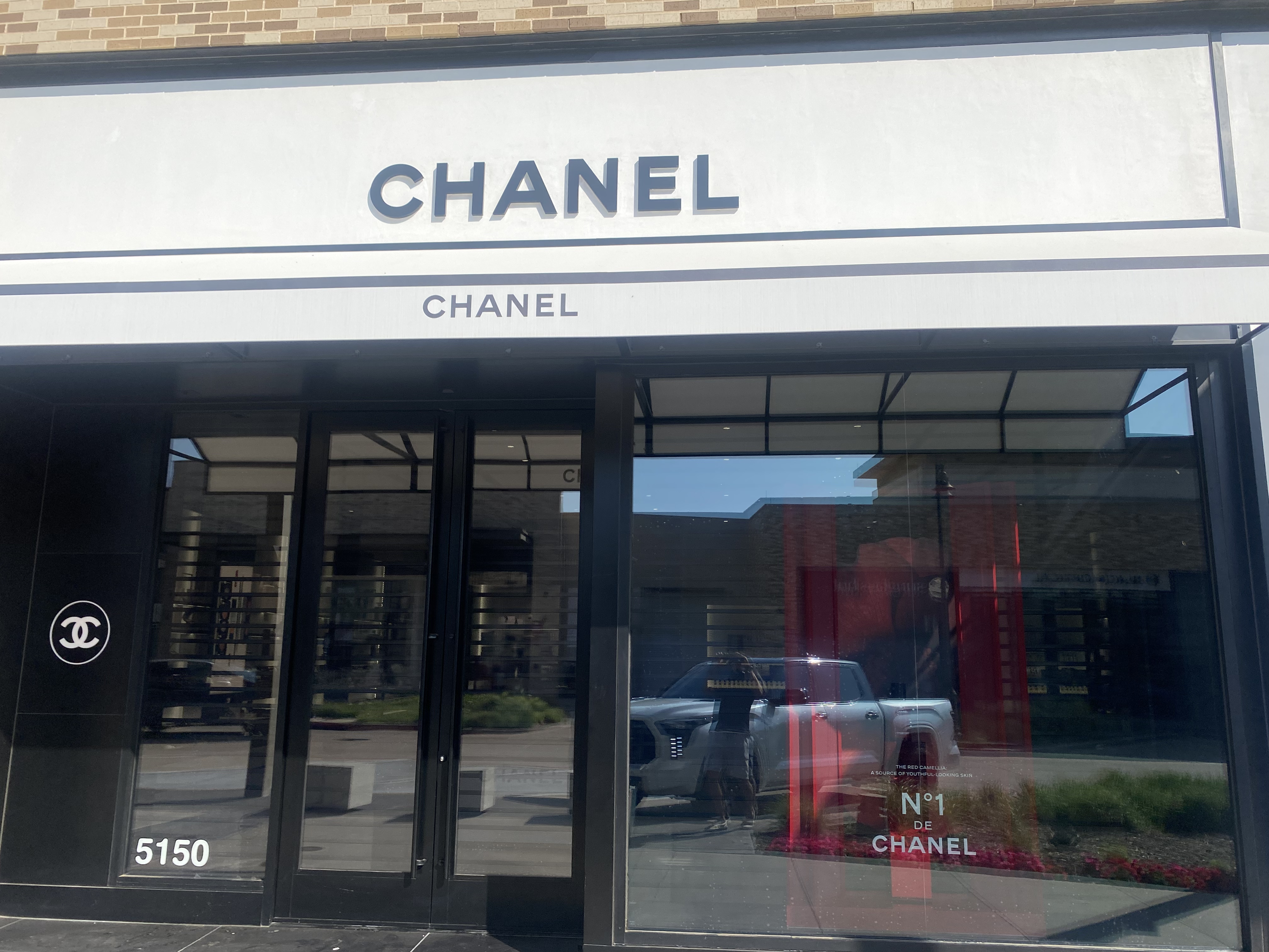 Why Keller Businesses Need Reliable Commercial Window Cleaning